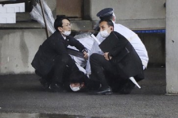 إجلاء رئيس وزراء اليابان بعد سماع دوي انفجار أثناء إلقائه خطابا