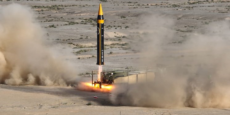 يصيب 80 هدفا.. إيران تكشف عن قدرات صاروخ "خرمشهر 4"