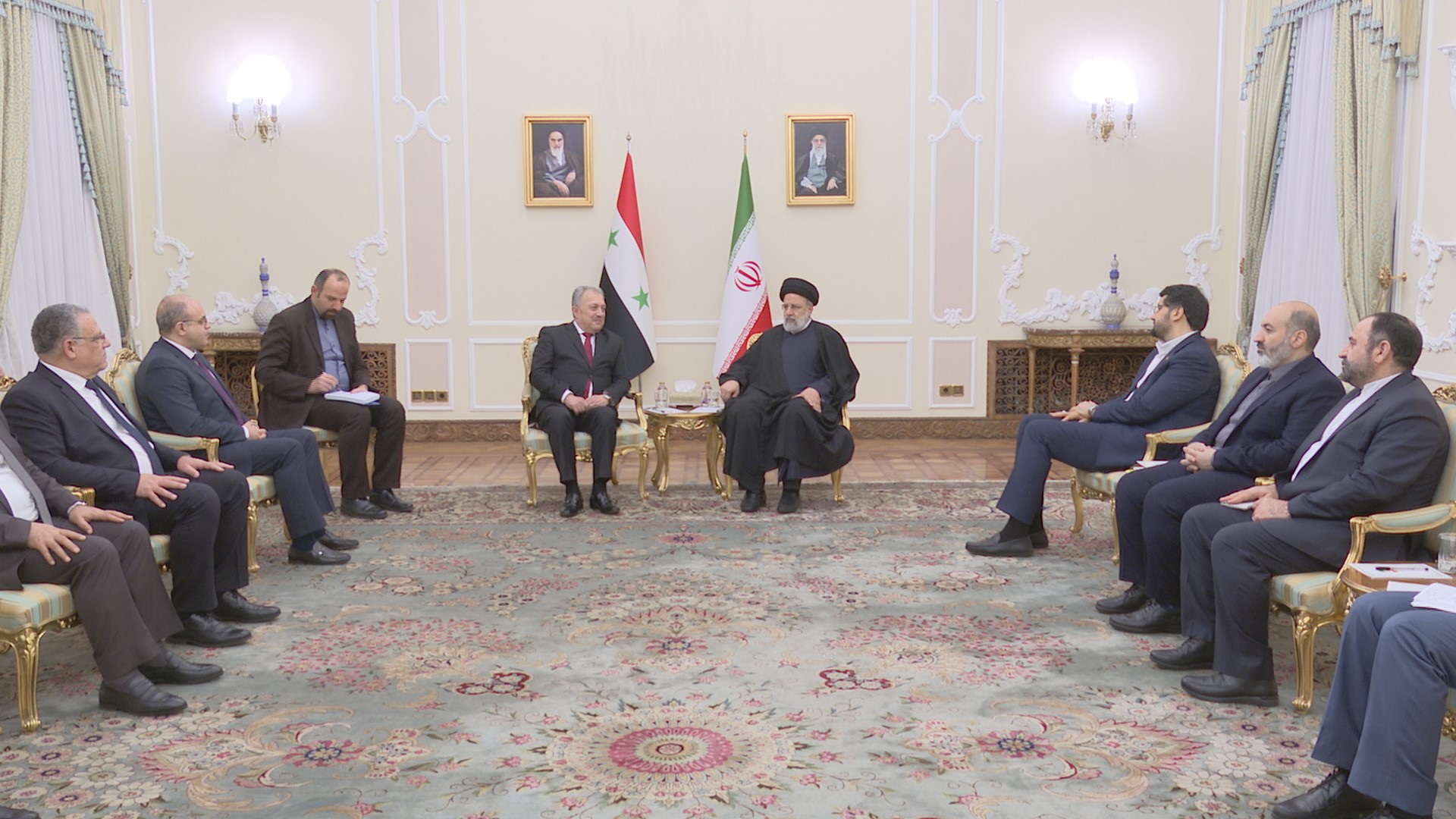 الرئيس الايراني يستقبل رئيس الوزراء السوري