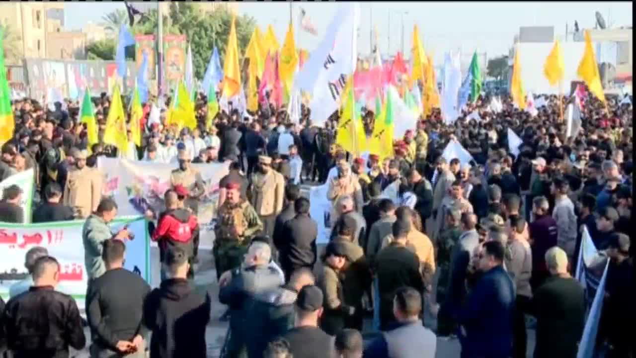 العراق _ حشودٌ غفير تشيّع جثمان الشهيد أبو باقر الساعدي في بغداد - snapshot 43.98