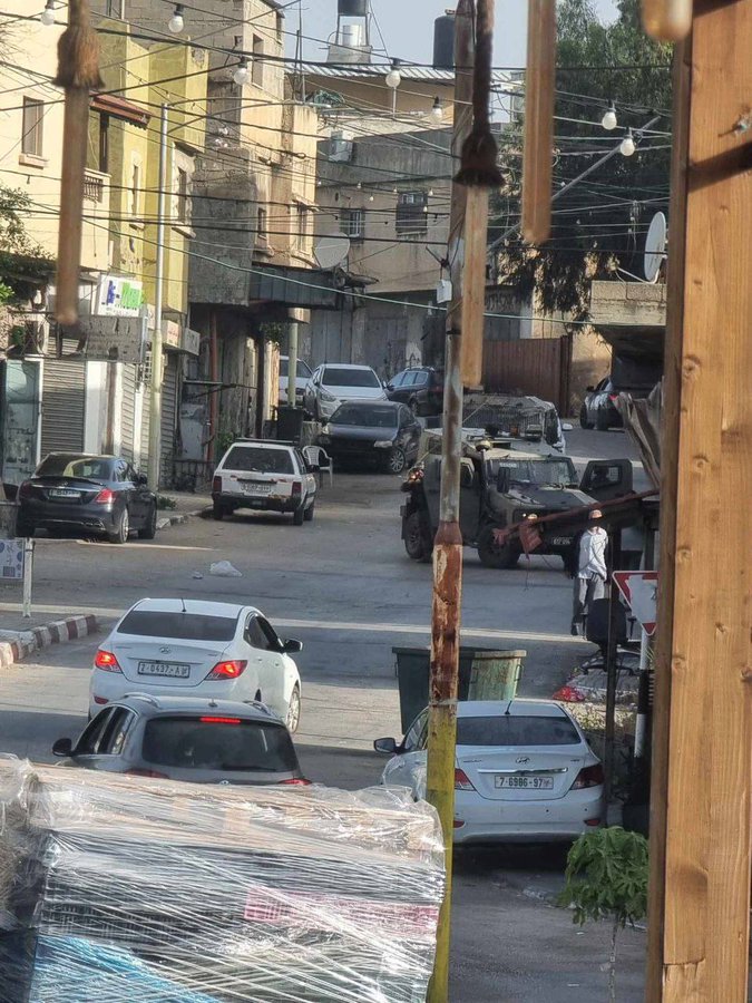 قوات الاحتلال تقتحم عدة منازل في بلدة عزون شرق قلقيلية