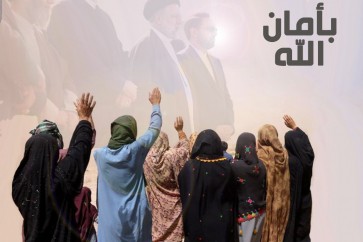 نساء يودعن الرئيس الإيراني السيد ابراهيم رئيسي ورفاقه