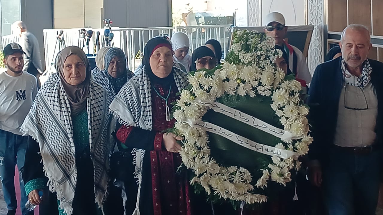 وفد من امهات وعوائل شهداء صبرا وشاتيلا يؤم ضريح الشهيد الاسمى السيد حسن نصرالله‎ ‎