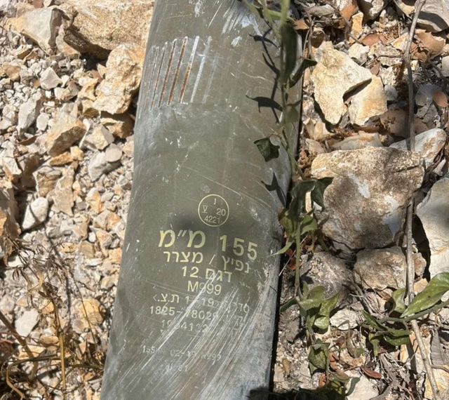 “الغارديان”: كيان الاحتلال استخدم ذخائر عنقودية محظورة في جنوب لبنان